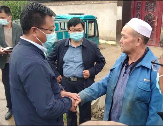 首页>看甘肃>正文>9月19日,和政县县委书记孔令义分别来到卜家庄乡,县