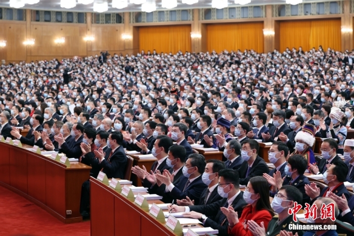 3月5日，十四届全国人大一次会议在北京人民大会堂开幕。中新社记者 盛佳鹏 摄