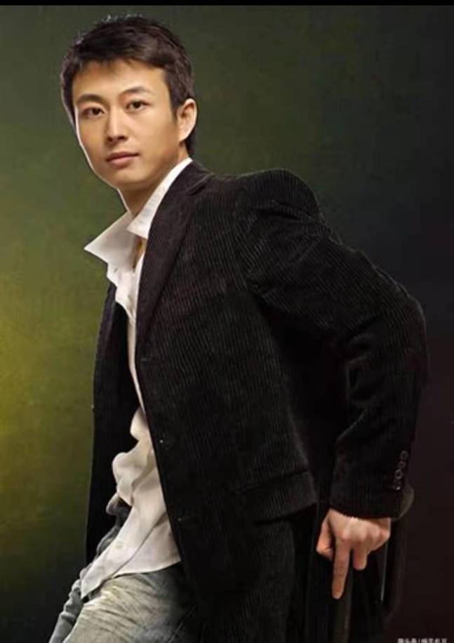 连续剧《青春敦煌》以一代代莫高窟人为原型,从年轻一代莫高窟人石磊